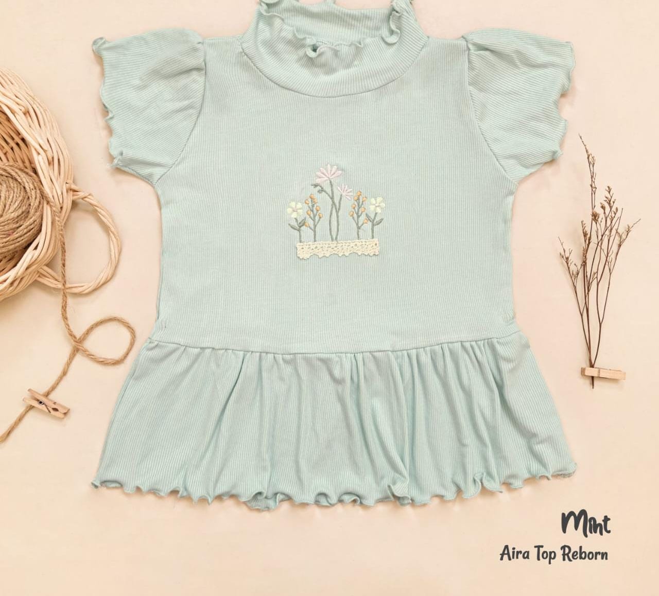 Aira Embroidery Lace top