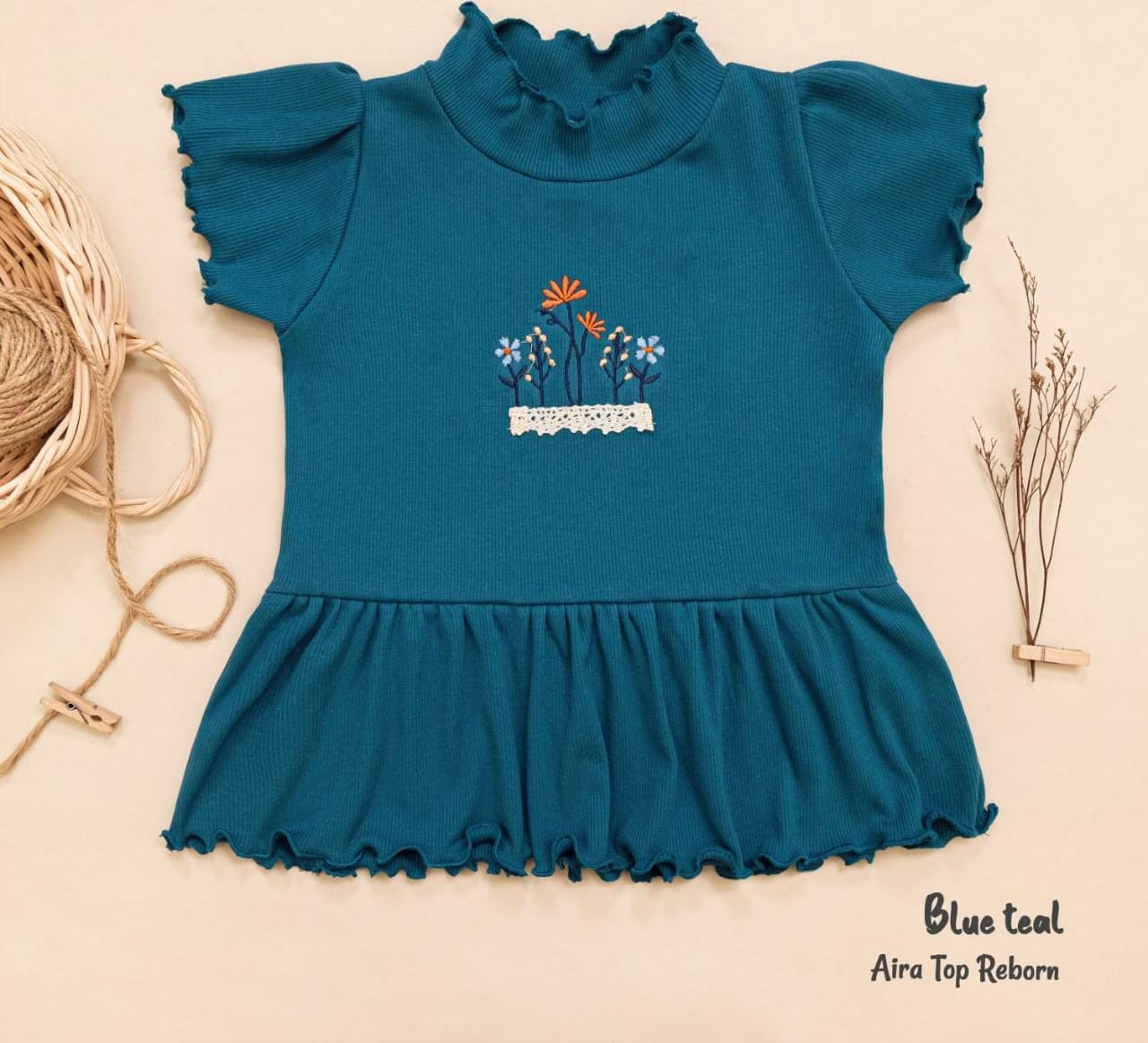 Aira Embroidery Lace top