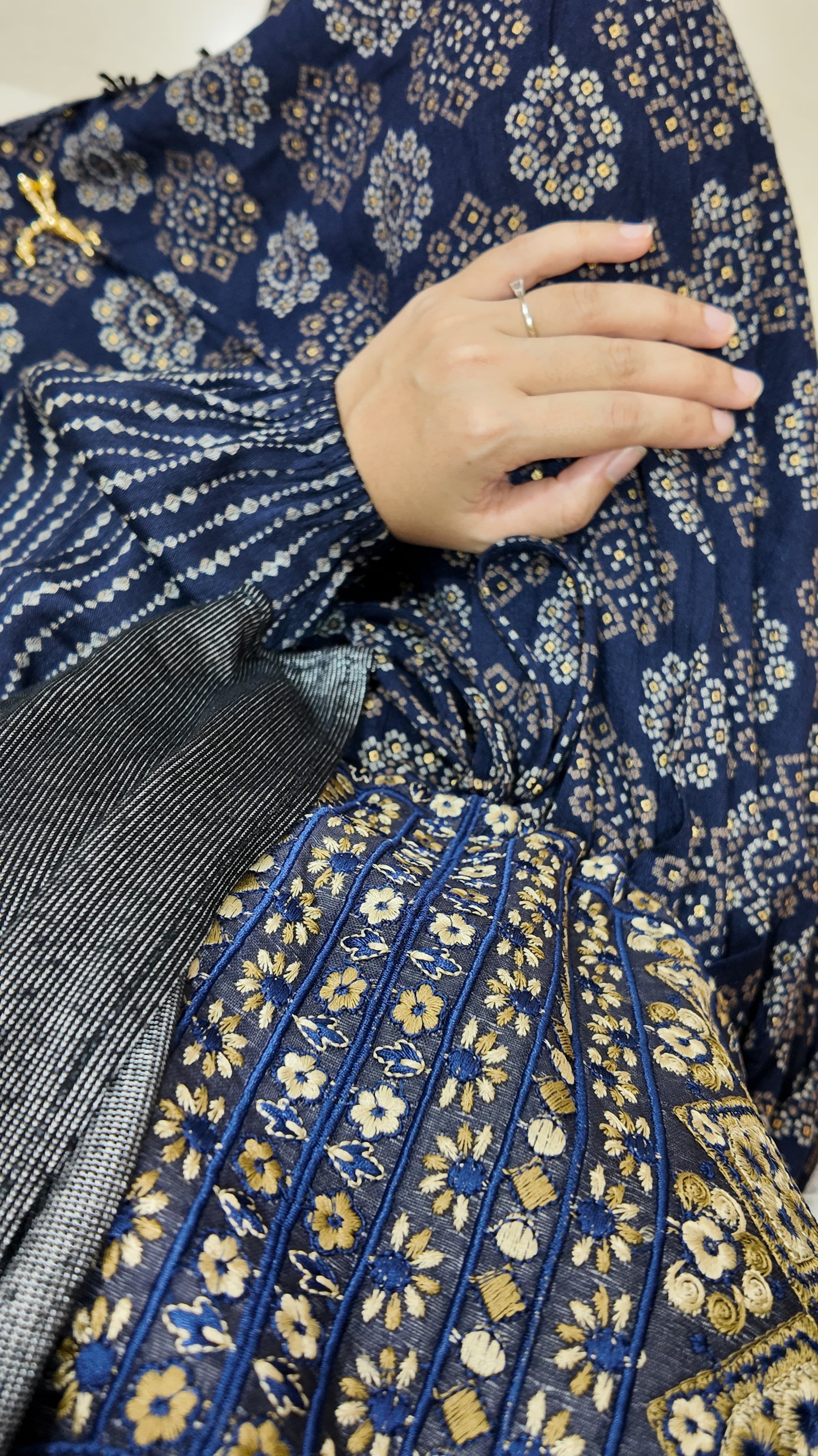 Emirati Jalabiya
