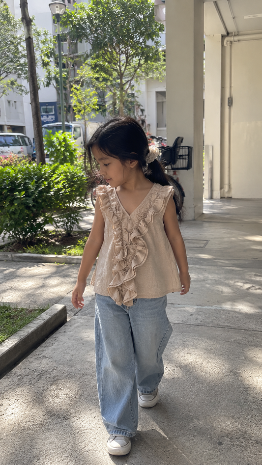 ruffle sleeveless top (BKk extras)