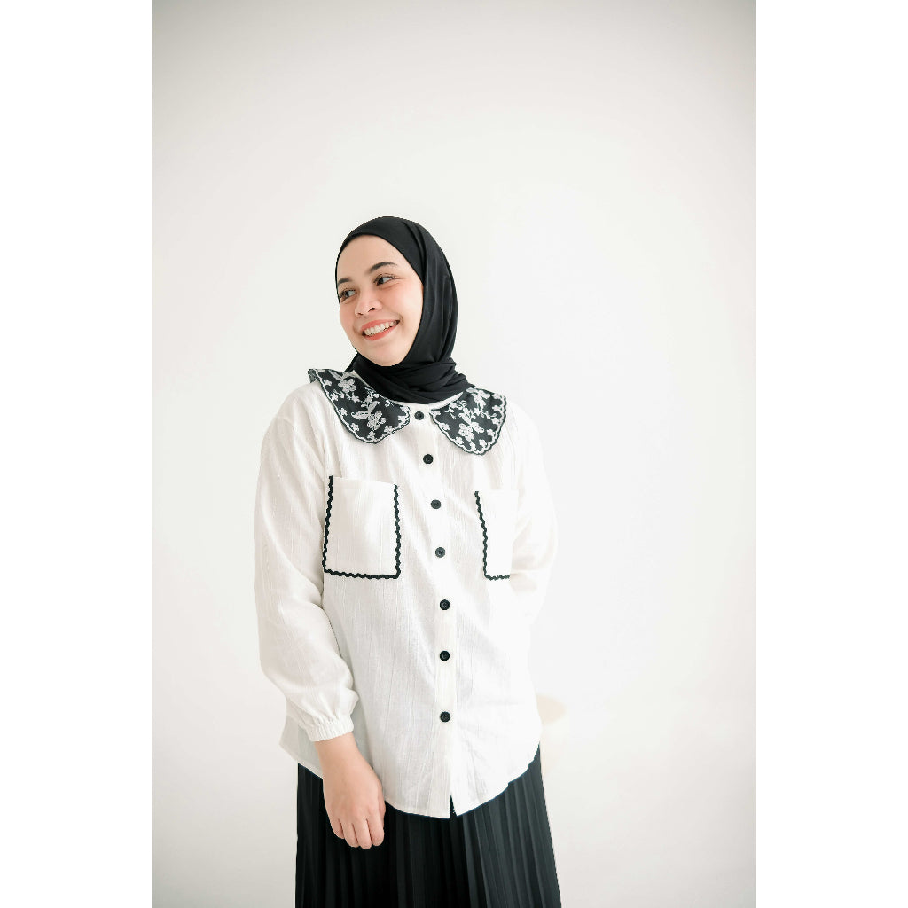 [ INSTOCK ] Matching moments peterpan collar Blouse